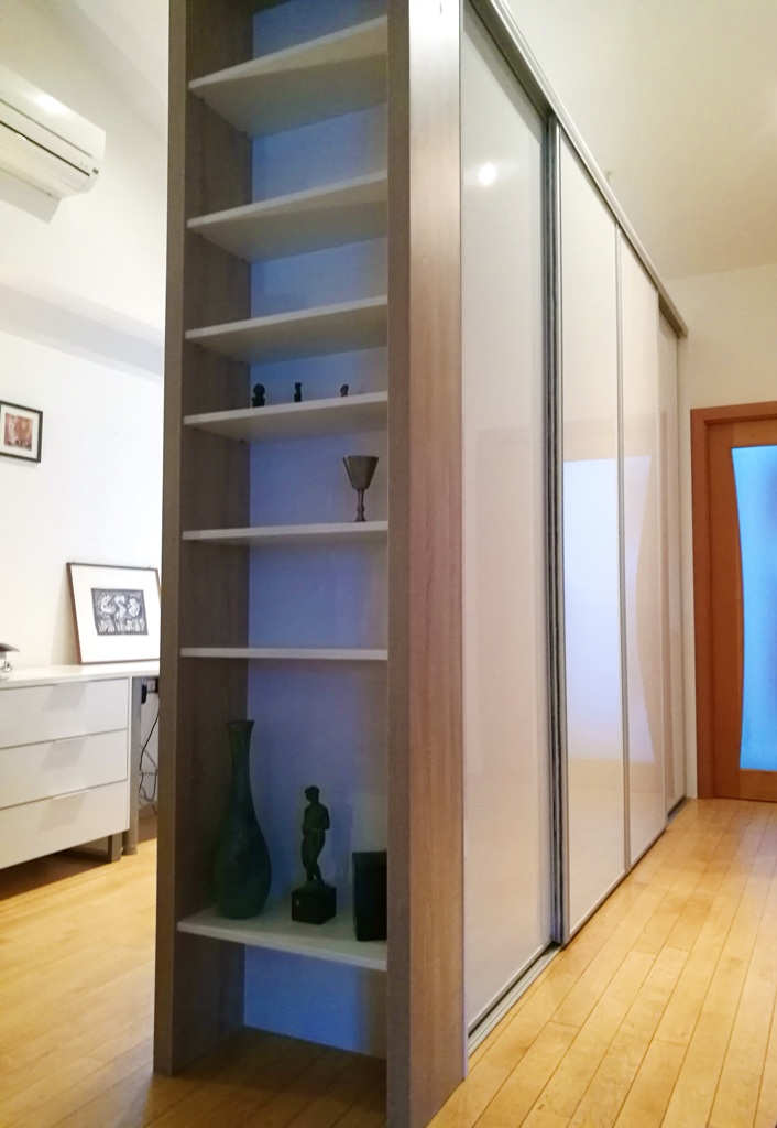 Vorzimmer Möbel, Kleiderschrank mit Schiebetüren, Raumteiler, Regal nach Maß